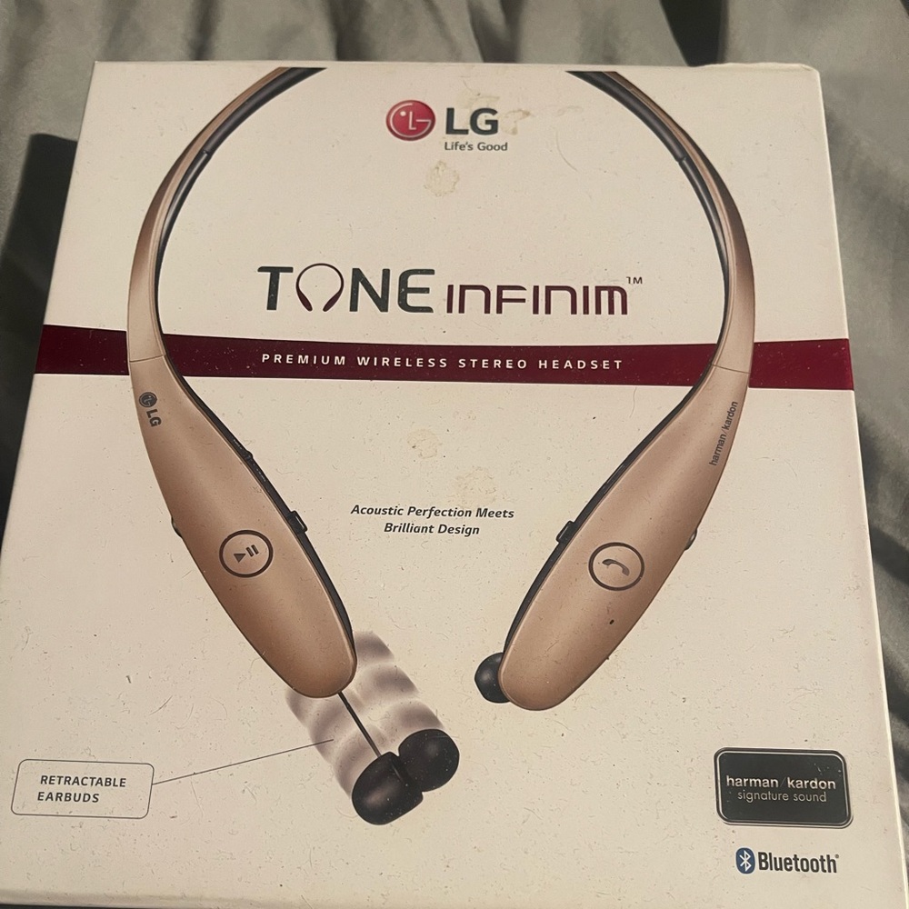 Wireless stereo headset. LG infinite comes with charging cord